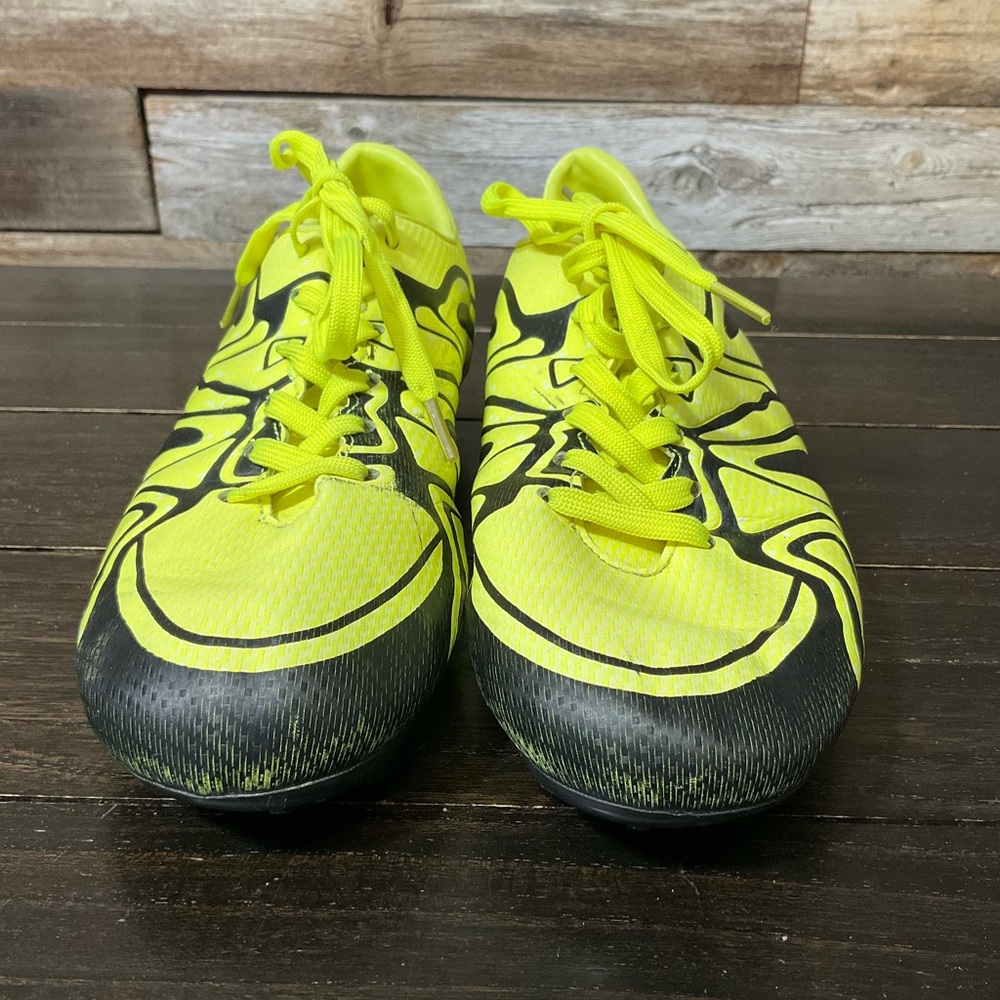 Dream Pairs cleats size 7